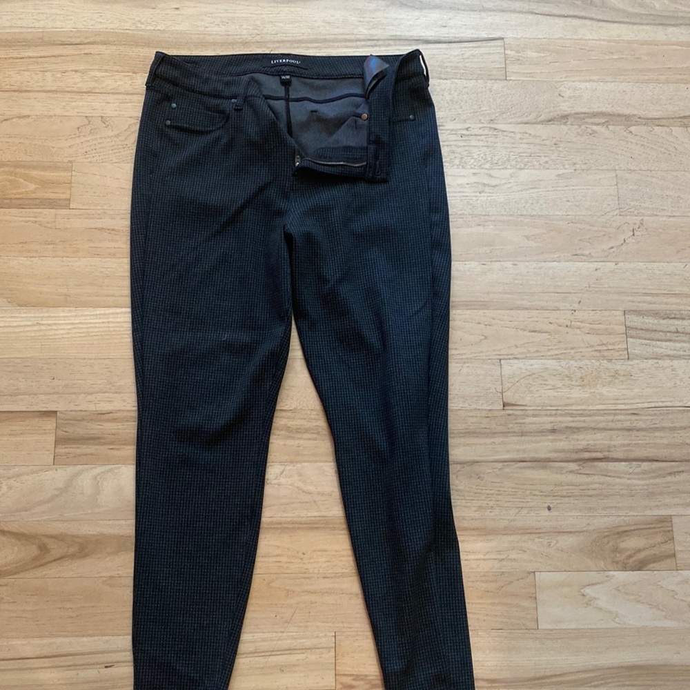 Worn a few times super soft leggings